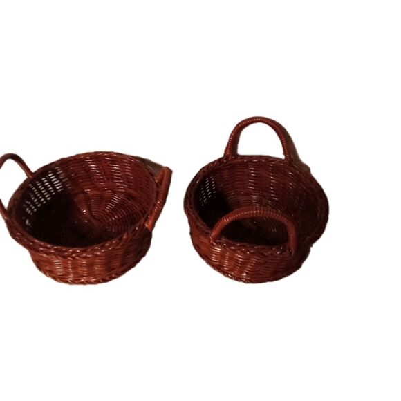 Small Round Set Of Two Baskets With Handles Bread / Fruit Basket Decor - Picture 2 of 13